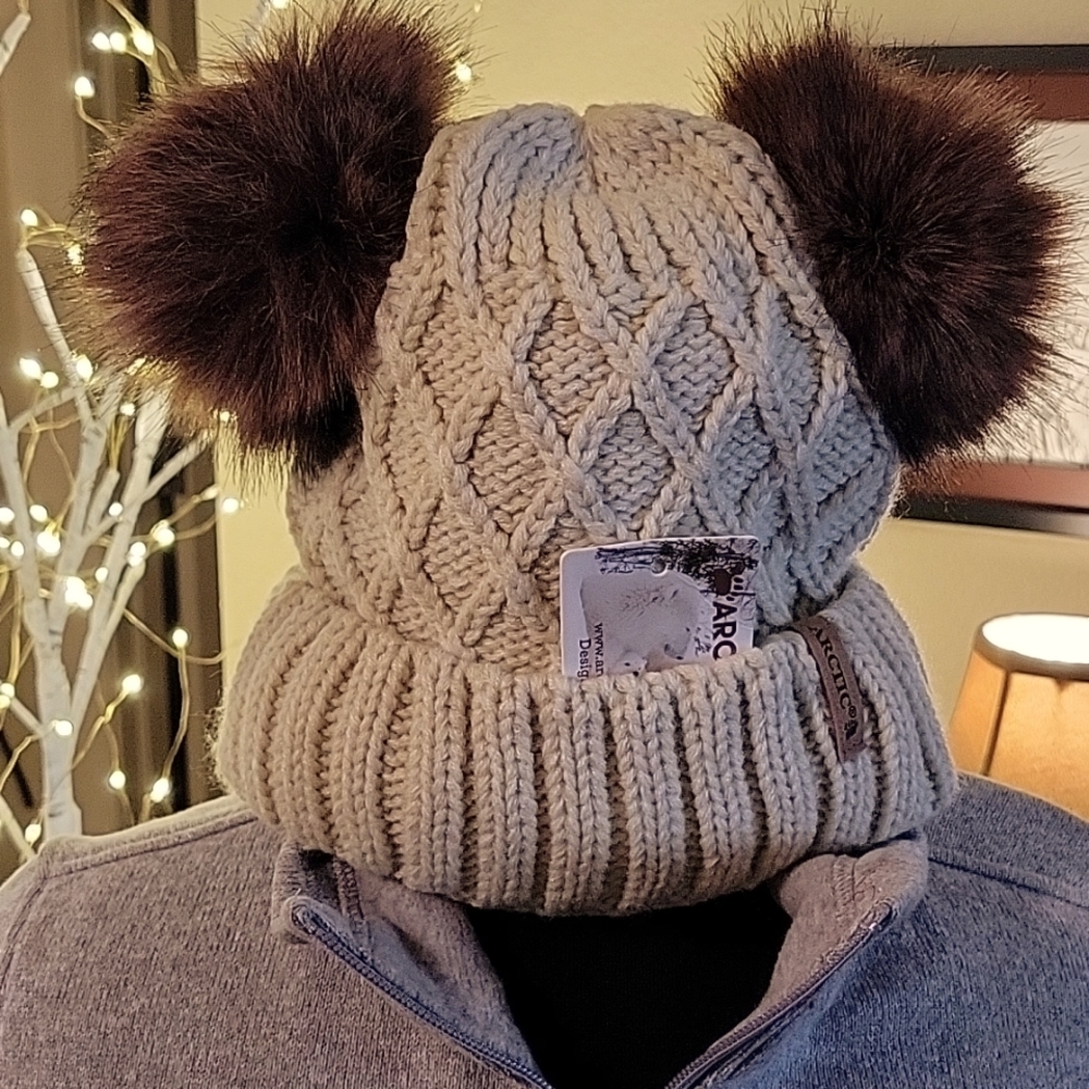 Winter pom pom beanie